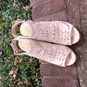 Marc Fisher Tan Cork Lace Wedges